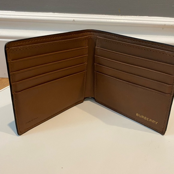 Burberry bi-fold wallet - Picture 4 of 9